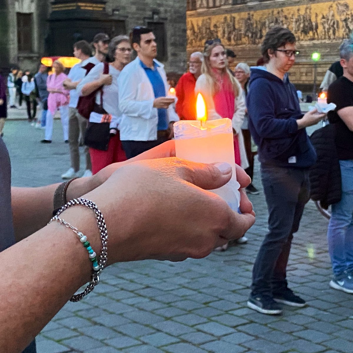 #Dresden: 50 people hold a vigil for Israel  #DD1110 #WeStandWithIsrael 🇮🇱🫶