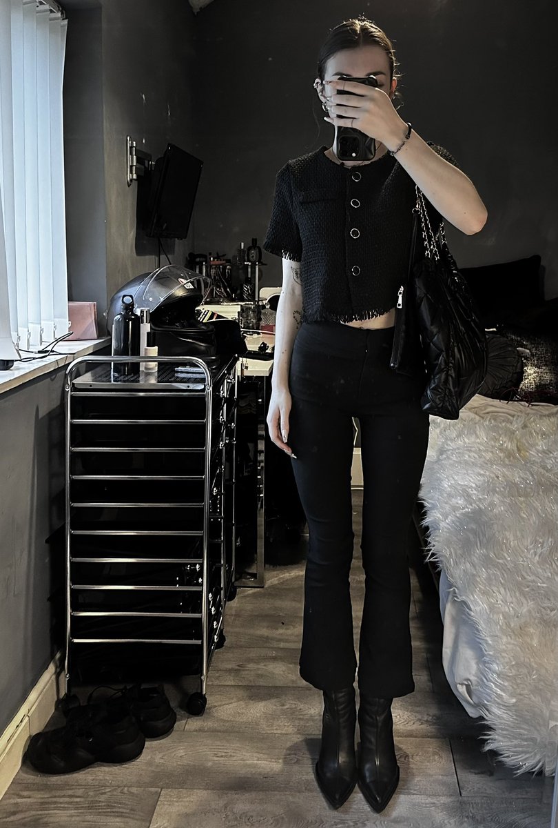 015B_Y's tweet photo. here was my work fit https://t.co/nGcJtR9O15