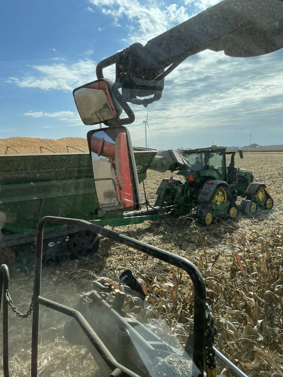 DKAS_NIN's tweet image. This #Preceon #SmartCorn system trial is quickly filling up the grain cart at Schroeder Farms in White County, Indiana! #ShortStature corn is the future of agriculture! #CornThatPerforms #Harvest23 @Asgrow_DEKALB @BayerTraits @BayerCornUSA @Bayer4CropsUS