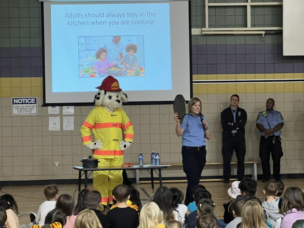 pe_RETSD's tweet photo. A huge thank you to our unsung heroes from the WFPS for teaching us about the importance of fire safety in our homes and in our community. We all have the power to make a positive difference by being safe with our actions. @cityofwinnipeg @RETSDschools https://t.co/eeZN87uAWH