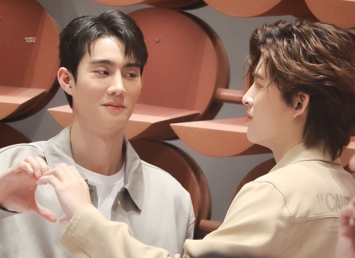 jchanter31's tweet photo. Love the dynamic between Force and Pond, they are so cute and funny 😆🥰
#Camperfailwinter2023
#ppnaravit #fforce_
#ForcePond #PondForce https://t.co/iqEfpZbyCt