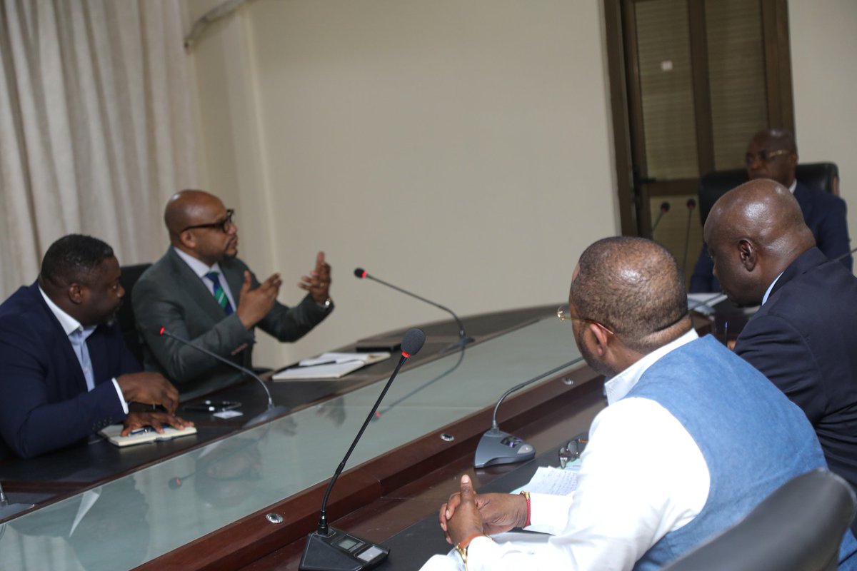 MetrokinC's tweet photo. Metrokin et son financier rencontrent le Gouverneur Gentiny Ngobila pour faire part des avancées du Projet Train Urbain.
L'Africa Finance Corporation(AFC) lead financier est déterminé à achever la partie développement du projet dont la clôture financière interviendra en novembre. https://t.co/MdLCSCiiBE