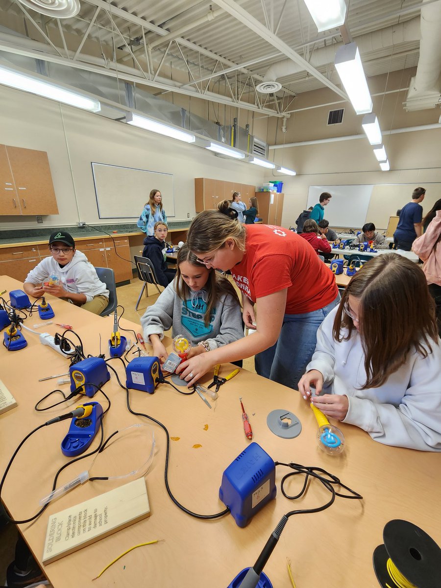 davidncrowell's tweet image. Sights and Sounds from Day 2 of our @MakerMakeChange Hacking for the Holidays event.  We have successfully built over 100 electronics devices in the past day and a half.  21st century solutions to 21st century issues!  #spslearn #stem #stemeducation