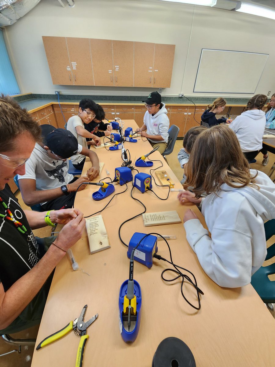 davidncrowell's tweet image. Sights and Sounds from Day 2 of our @MakerMakeChange Hacking for the Holidays event.  We have successfully built over 100 electronics devices in the past day and a half.  21st century solutions to 21st century issues!  #spslearn #stem #stemeducation