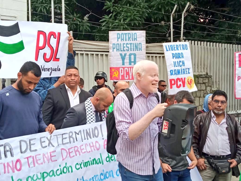 LdcVenezuela's tweet photo. La CMI Venezuela participó en la concentración de solidaridad con el pueblo palestino, organizada por el Movimiento por la Dignidad Popular, en la sede diplomática de este país en Caracas. ¡Cese a la invasión! ¡intifada hasta vencer!
#PalestinaLibre https://t.co/94mHBjz6Ej