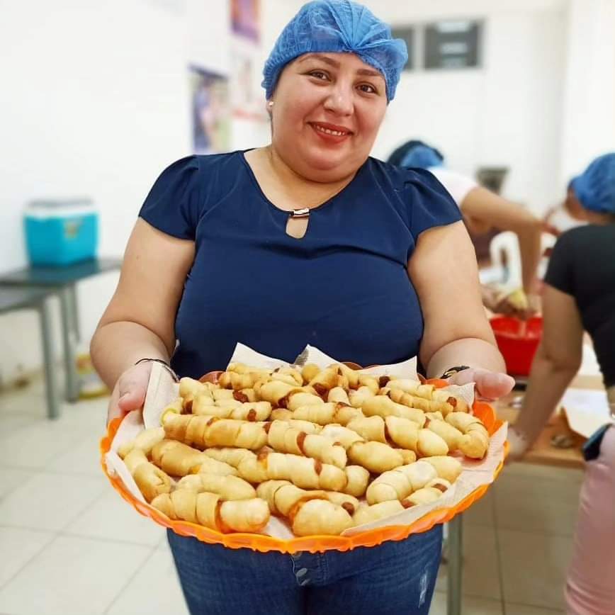 JulyHidalgo9's tweet photo. #MIESZona4 |Hoy en Portoviejo, en la Escuela de Inclusión Económica, Empleabilidad y Autoempleo, se desarrolló el curso de "elaboración de bocaditos", el cual contó con la presencia de 27 emprendedoras usuarias del Crédito de Desarrollo Humano del MIES. 

#NuestroTrabajoContinúa https://t.co/xKV3DE3YSY
