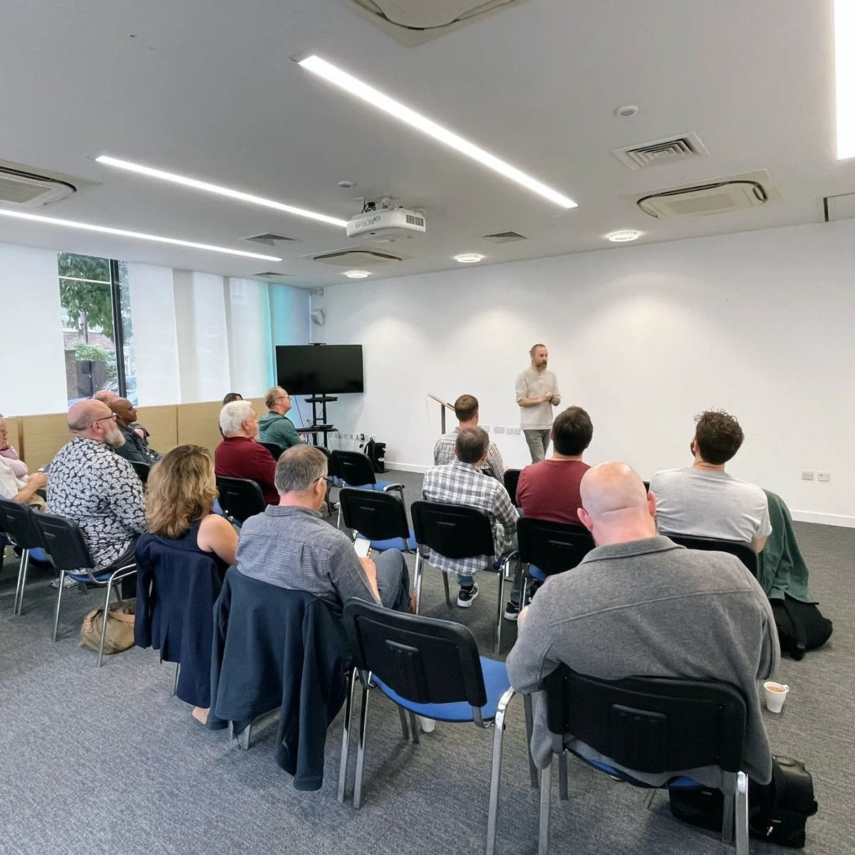 EAUKnews's tweet photo. Was great to gather with church leaders today to hear stories of what God is doing, and share how our resources, and work that can equip them and their congregations 🙌
Looking forward to another gathering tomorrow!
#ChurchUnity #BeingHumanProject #ChurchLeadership #Grateful https://t.co/rdXyyU1VwK