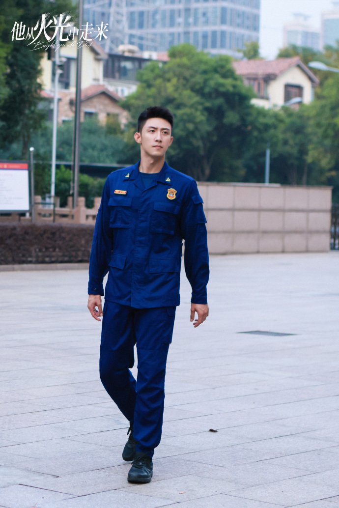 CdramaL's tweet image. 「📸 | O estúdio de #HuangJingyu compartilhou fotos dos bastidores de #BrightEyesIntheDark