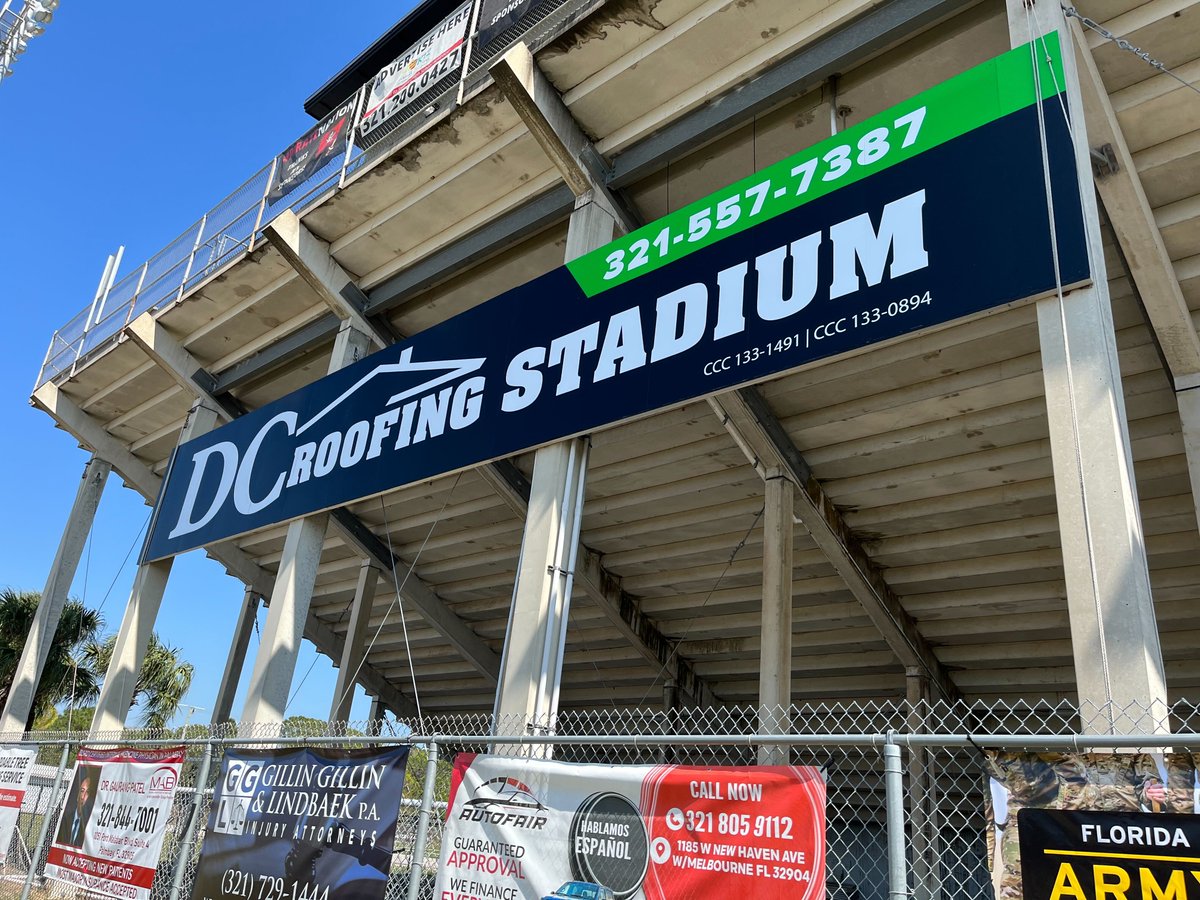b2k12branding's tweet photo. 🏈 PBMHS DC Roofing Stadium catches every drivers eye on Babcock! Thanks to DC Roofing for their support of BPS. Theyve been fixing &amp; installing roofs for 30+ years &amp; just won the "2023 Official Community Choice Awards of Brevard." Theyre the best! 🌟 Thanks, Dave and Colleen. https://t.co/mhbkqRaNdl