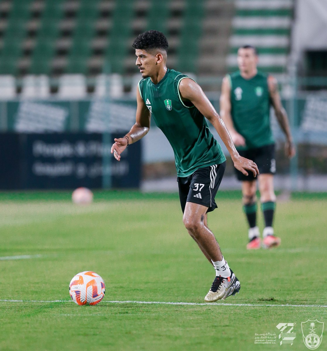 ALAHLI_FC's tweet photo. 📸 مناورة وتدريبات بدنية في مراننا اليوم 💚⚽️ https://t.co/8MO08uGXLN