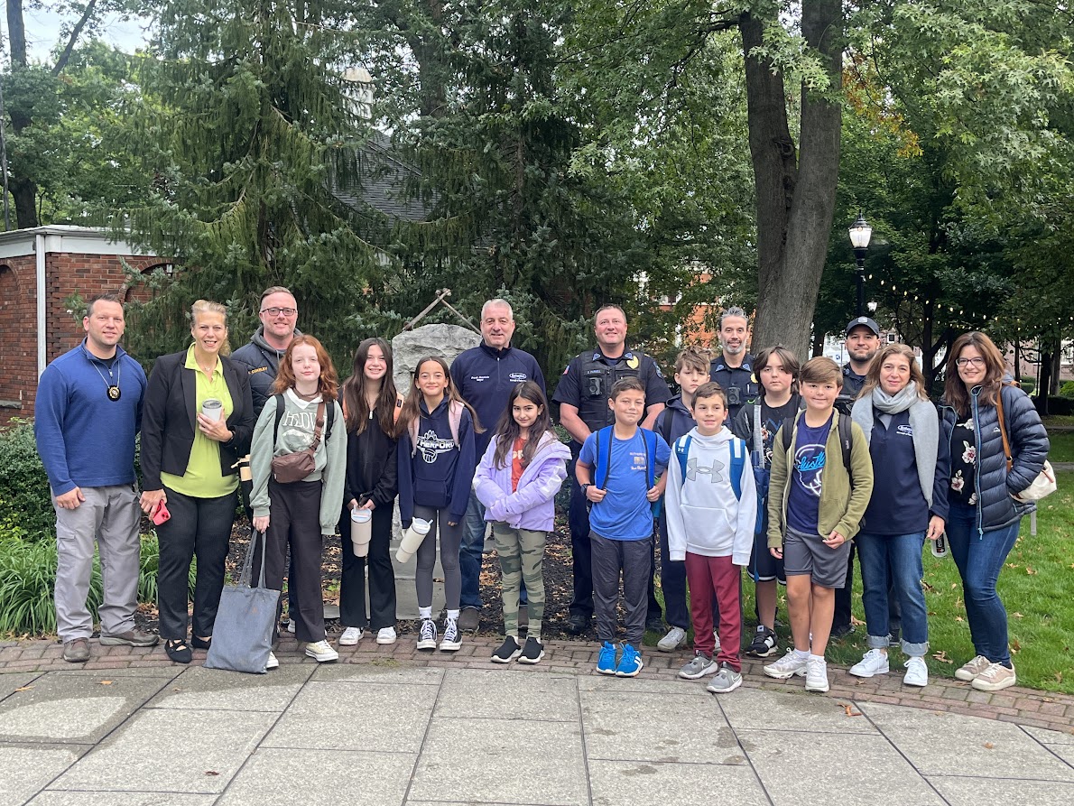 Rutherford07070's tweet photo. Thanks to everyone who came out for this morning's Walk To School with the Mayor to Pierrepont School. Next week, Lincoln School!
@RutherfordPDNJ 
@rutherfordps https://t.co/WmGuCKMJv5