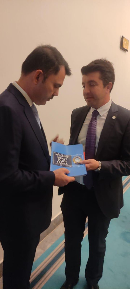 SirketZabitasi's tweet photo. Eski @csbgovtr Bakanımız @murat_kurum 'a dosyamızı teslim ettik gerekli bilgileri bakanımıza anlatarak konu hakkında kendisi bilgilendirdik bizlere gerekli görüşmeleri yapacağını ve davamıza destek olacağını belirtti.

@isikhanvedat @AhmetAYDIN_02 @evkaf @farukozcelikgsb https://t.co/V54y5F0OJR