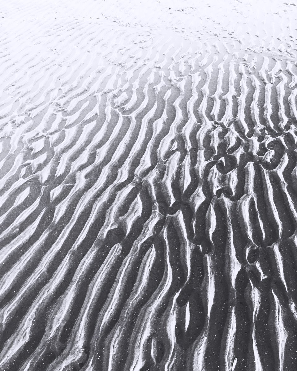 JohnThrelfall_'s tweet image. Sand patterns - calved out naturally by the tides on St.Anne’s beach.

#sandpatterns #stannes #lythamstannes #fyldecoast #blackandwhitephotography