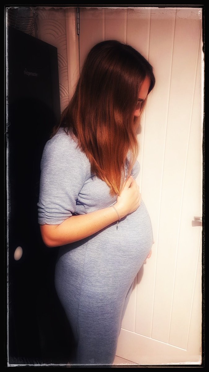 aimee_S7's tweet photo. So thankful that I am able to grow you 🤍 my rainbow miricle 🌈
I will never ever forget the babies we didn't get to meet. You forever remain in my heart #1in4 #miscarriages #rainbowbaby 
@tommys @MiscarriageA https://t.co/IvboDisEHw
