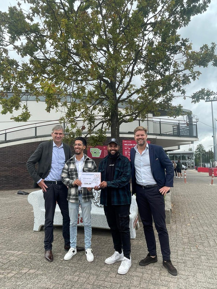 🎉Ontzettend leuk om namens de ledenraad @Rabobank Haarlem-IJmond een mooie cheque uit te reiken aan 3 prachtige verenigingen: Triple ThreaT, IJmuider Reddingsbrigade en VV IJmuiden. #RabobankClubSupportMRA #Gefeliciteerd