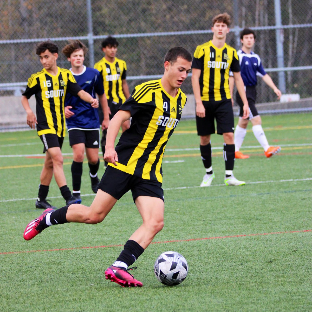RebelsAthletics's tweet photo. Our Senior Boys come away with a 0-0 tie vs a tough & smart @alphaSD41 squad in @BNWSAA #Soccer League action.
Our Rebels remain undefeated with a 5-0-1 record. Next up, 🆚 @ByrneAthletics on 10/12 at BLW #4 at 3:00 PM
#ForzaRebels
#VamosRebels
#GoRebels 🖤💛⚽️ https://t.co/9hzdUx1ogY