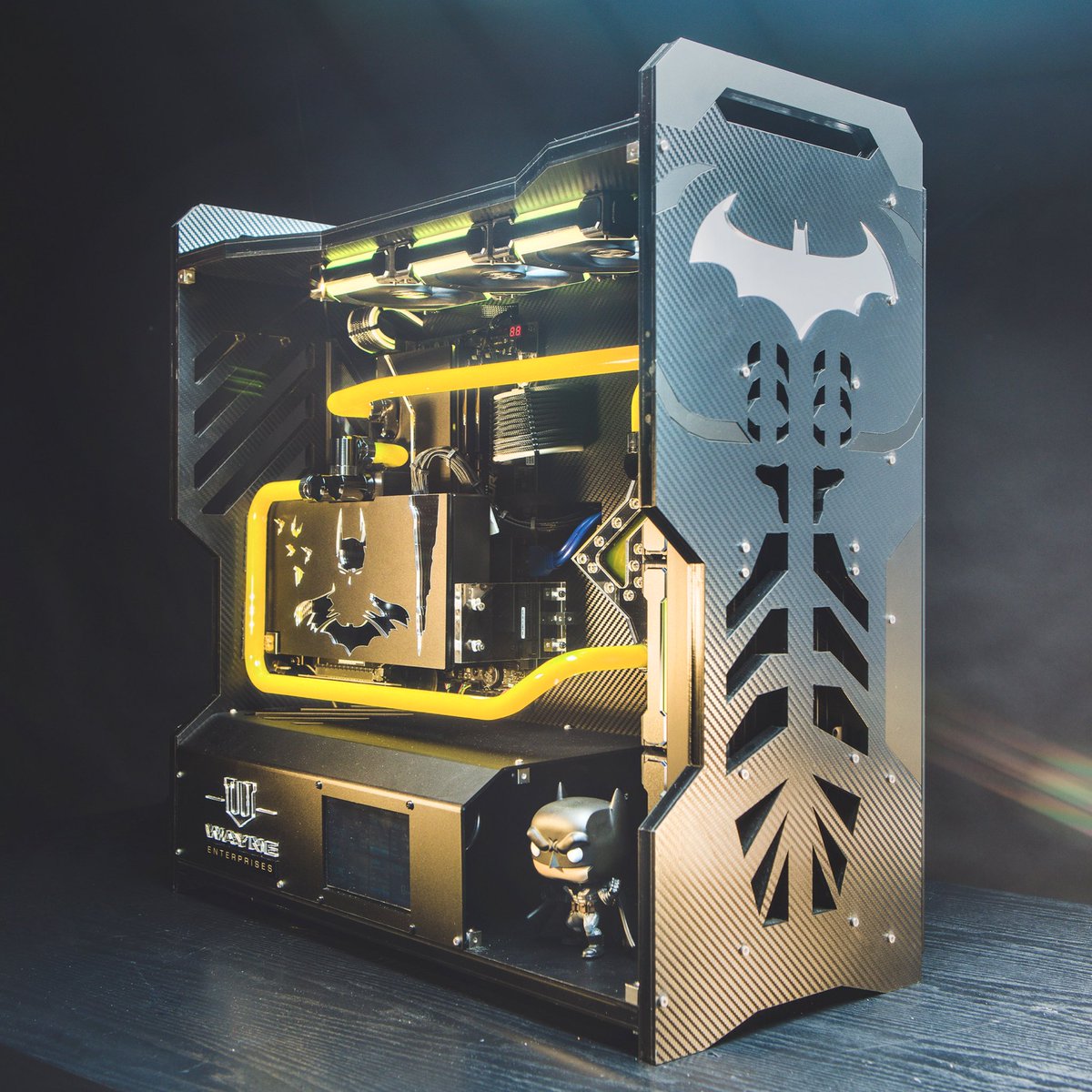 IntelGaming's tweet photo. The PC Gotham deserves 🦇

📸 wrbuilds on Instagram
💙 i9-13900K https://t.co/4seV9O13fN