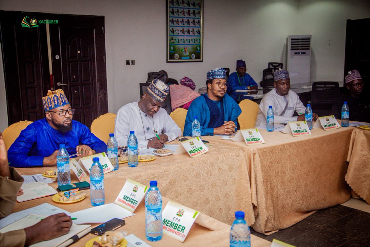 KadunaSubeb's tweet photo. The Board was represented by the Ag. Executive Chairman at the Economic Planning Board meeting held at the Planning and Budget Commission. 

The meeting was chaired by the Commissioner, @KADPBC and attended by heads of RUWASA, KADA, PHCDA and the 23 LGC chairmen. https://t.co/plIlCNyIjC