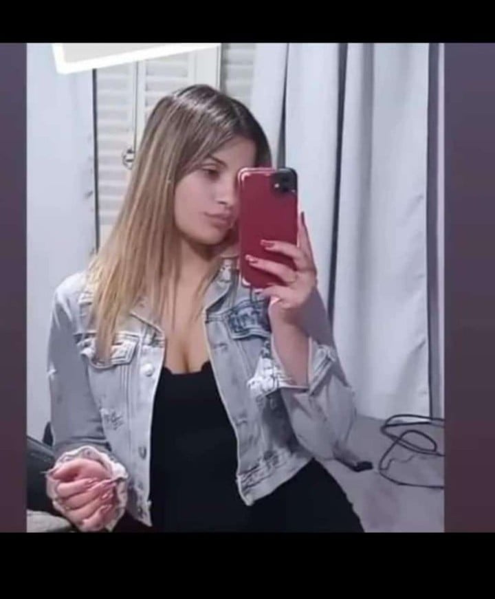 🚨 AHORA
ORDENAN LA DETENCIÓN DEL  HERMANO DE AYRTON COSTA POR EL DELITO DE FEMICIDIO
- Carlos Costa está acusado de asesinar a Agustina Aguilar, de 21 años en una casa de Bernal.
- Un informe forense reveló que la víctima fue estrangulada y no murió de sobredosis.