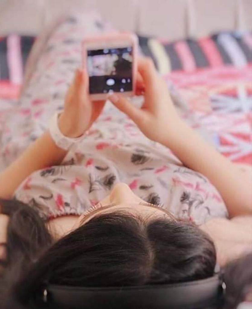 کیوں ڈر سے بند کرتے ہو آ نکھیں
یقین کرو کوئی چومنے سے نہیں مرتا😊🤗🔥👌