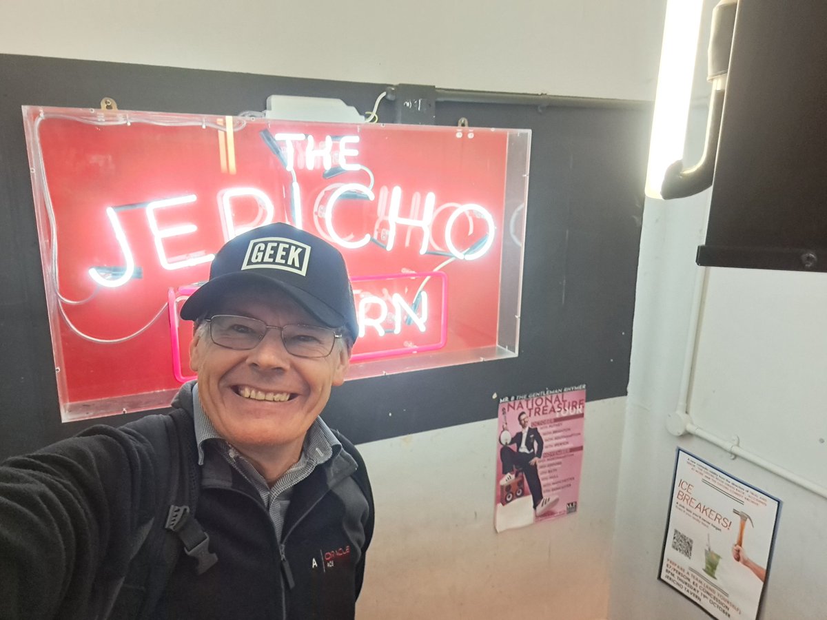 grahamsmith_101's tweet photo. I was a winner at tonight's Geek Night. Questions on Pascal, Fortran, Linux and other random stuff. Thanks for laying on a fun packed and, as always, highly educational evening. And thanks for the hat. #OGN55 #oxfordgeeks @oracleace https://t.co/V612E1jcOu
