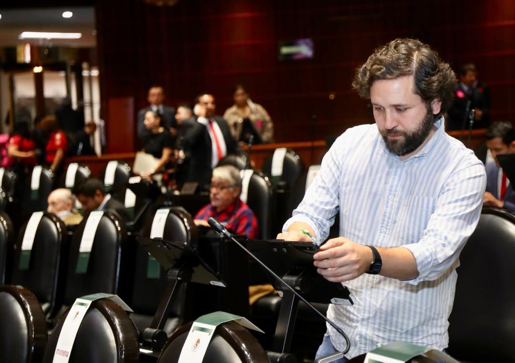 PepeEstefanG's tweet photo. Este miércoles asisto al 2do día de Sesión Ordinaria en la @Mx_Diputados junto a mis compañeras y compañeros @DiputadosVerdes a las y los cuales tuve el gusto de introducir con la Presidenta de San Juan Bautista Cuicatlán @maricelmariscal, integrante y mujer comprometida con la transformación junto al @partidoverde_oa con la cual trabajamos en el Estado. ¡El @partidoverdemex crece en todo el País!