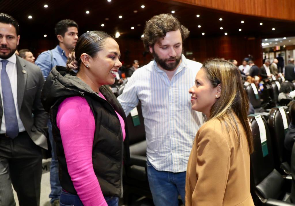PepeEstefanG's tweet photo. Este miércoles asisto al 2do día de Sesión Ordinaria en la @Mx_Diputados junto a mis compañeras y compañeros @DiputadosVerdes a las y los cuales tuve el gusto de introducir con la Presidenta de San Juan Bautista Cuicatlán @maricelmariscal, integrante y mujer comprometida con la transformación junto al @partidoverde_oa con la cual trabajamos en el Estado. ¡El @partidoverdemex crece en todo el País!