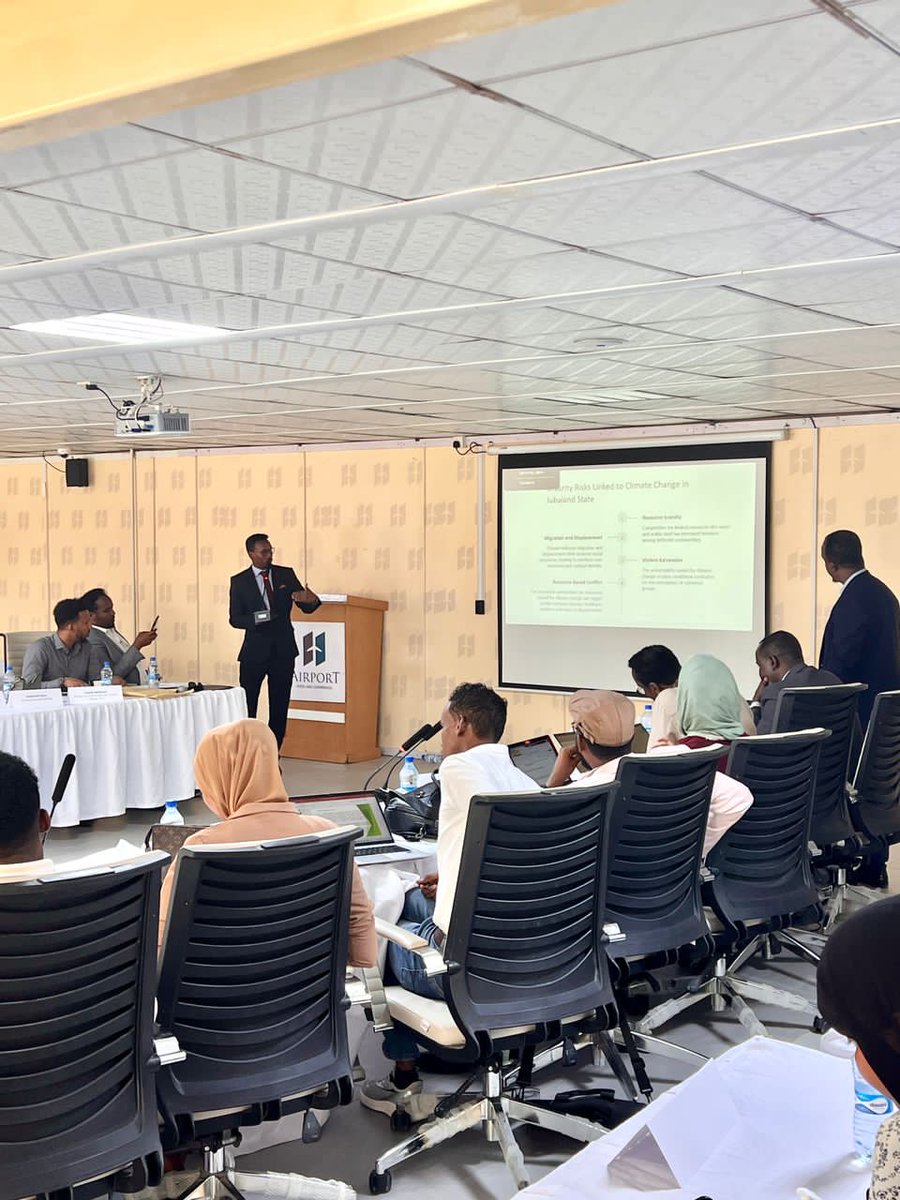 Ooglenuur's tweet photo. It was my pleasure to attend a highly organized workshop on Environmental Peace and Climate Protection.
 I presented a short presentation on how we can deal with conflicts and threats related to climate change and how we can solve them.
@Eurpeace
@JustAwHirsi
@Abdirachiid 
@EIPK https://t.co/23qIjDrxLE