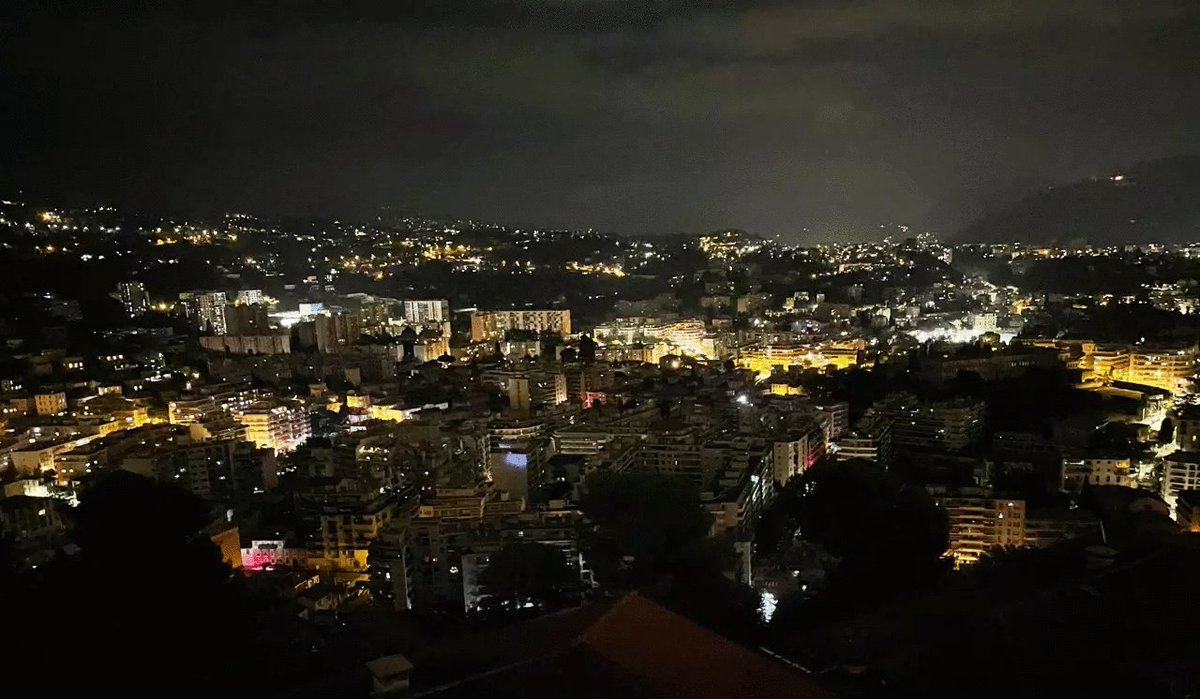 InfosFrancaises's tweet image. BLACKOUT : Coupure d'électricité géante est en cours sur la Côte d'Azur. Des centaines de milliers de foyers sont impactés. Nice, Cannes, Hyères, Antibes ou encore Fréjus sont notamment concernés. Enedis ignore encore l'origine du problème (BFM  /Nice-Matin / @WhatelseJ).