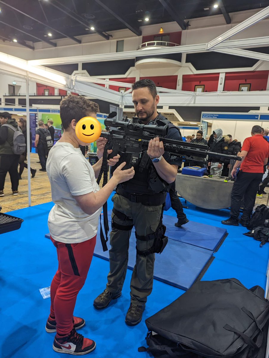 GreenhillSchoo1's tweet photo. A great couple of days at the @OESkillsEvents careers fair. Learners were able to get some real ‘hands on’ experiences. We were very proud they got outside of their comfort zones and chatted to stall holders and interacted so well with everyone. Go Greenhill! 💚 https://t.co/N32YWVBQwN