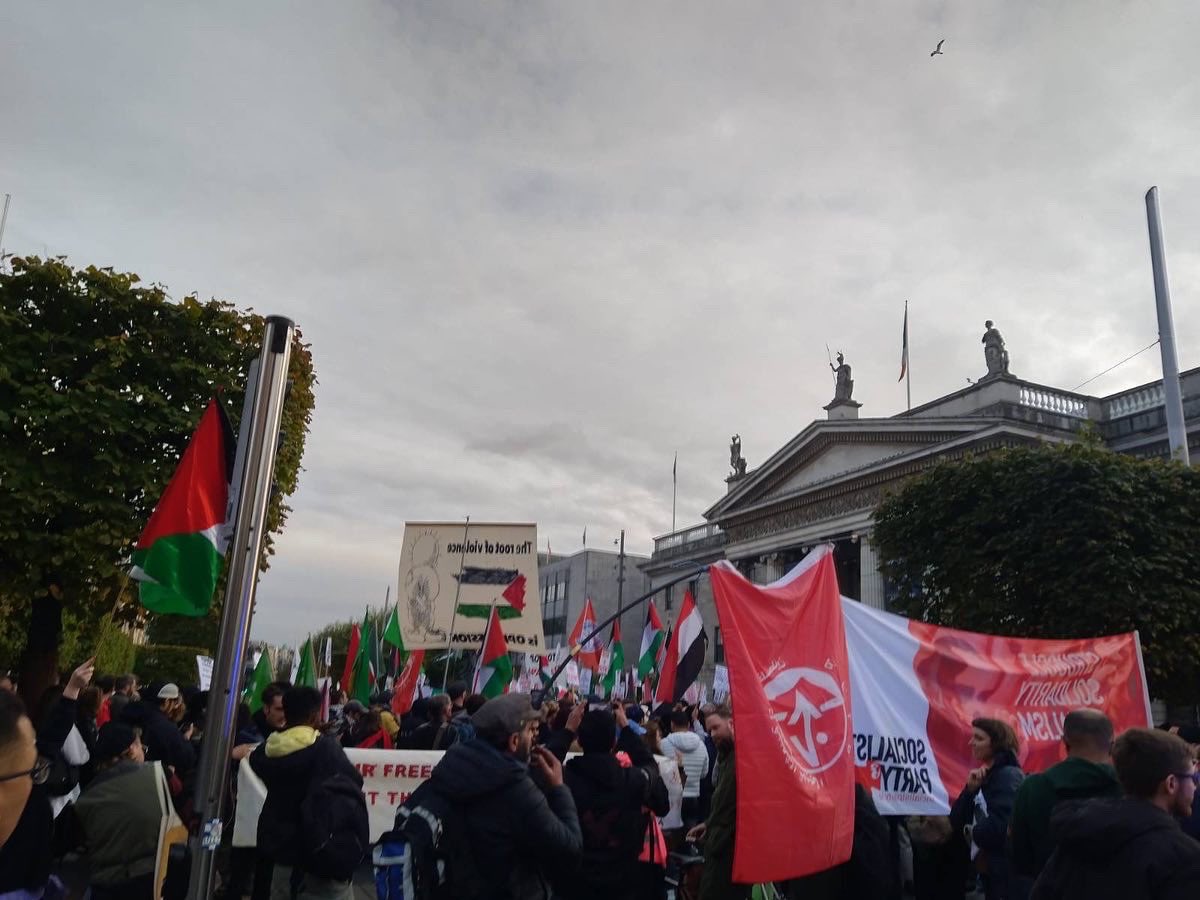 CYMDublin's tweet photo. Hundreds across Dublin continue to come out in support of the unified resistance of Palestine against the indiscriminate killing of over 1500 Palestinian people in just 4 days. https://t.co/w0Zol8PUbP