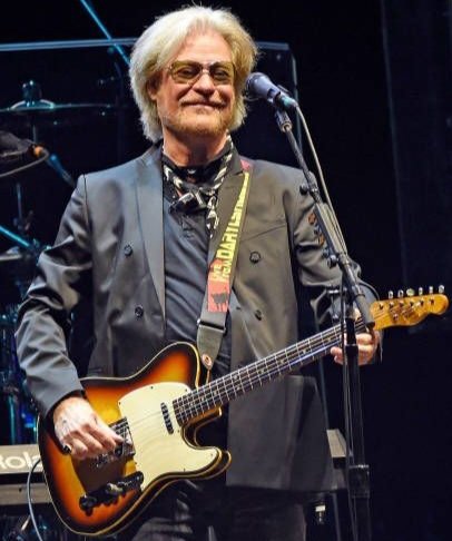 RadioInfinity2's tweet photo. Hoy cumple 77 años Daryl Hall cantante de rock, R&amp;B y soul, tecladista, guitarrista, compositor y productor estadounidense, vocalista cofundador y líder del dúo Hall &amp; Oates.
#DarylHall #FelizMiercoles #FelizCumpleaños #HappyBirthday https://t.co/KexYSTEntA
