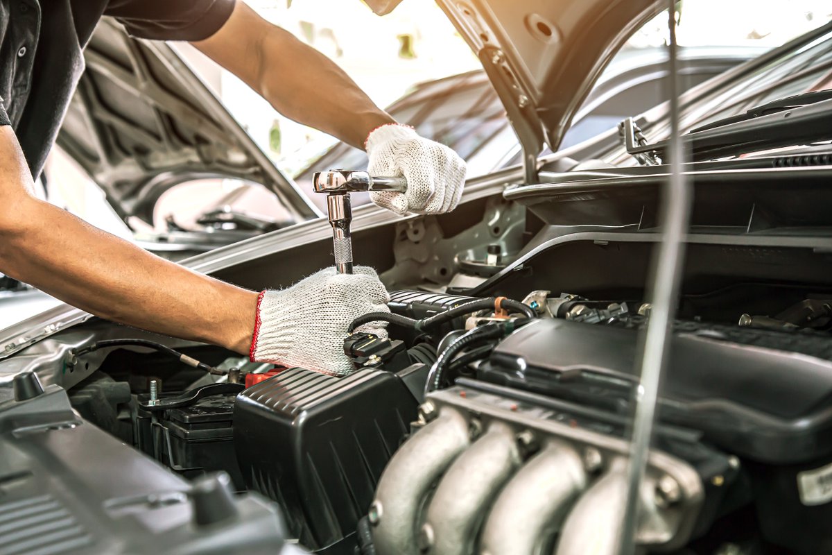 🔧Maintainence Wednesday! At BS3 Ltd, we are here to remind you of the importance of keeping your vehicle maintained frequently. One of our expert technicians is here to keep your vehicle running safely today, to get in touch, call us on: 01179 537 577