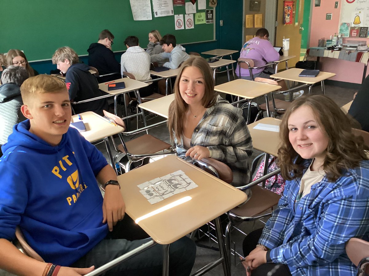 srtathurston's tweet image. Spanish 2 was engaged in a subject pronoun review today! ¡Buen trabajo! #puzzle #criticalthinking #cooperativelearning @EFWarriors @EFEAteaches @M_Routh68 @Mr_Popowitz