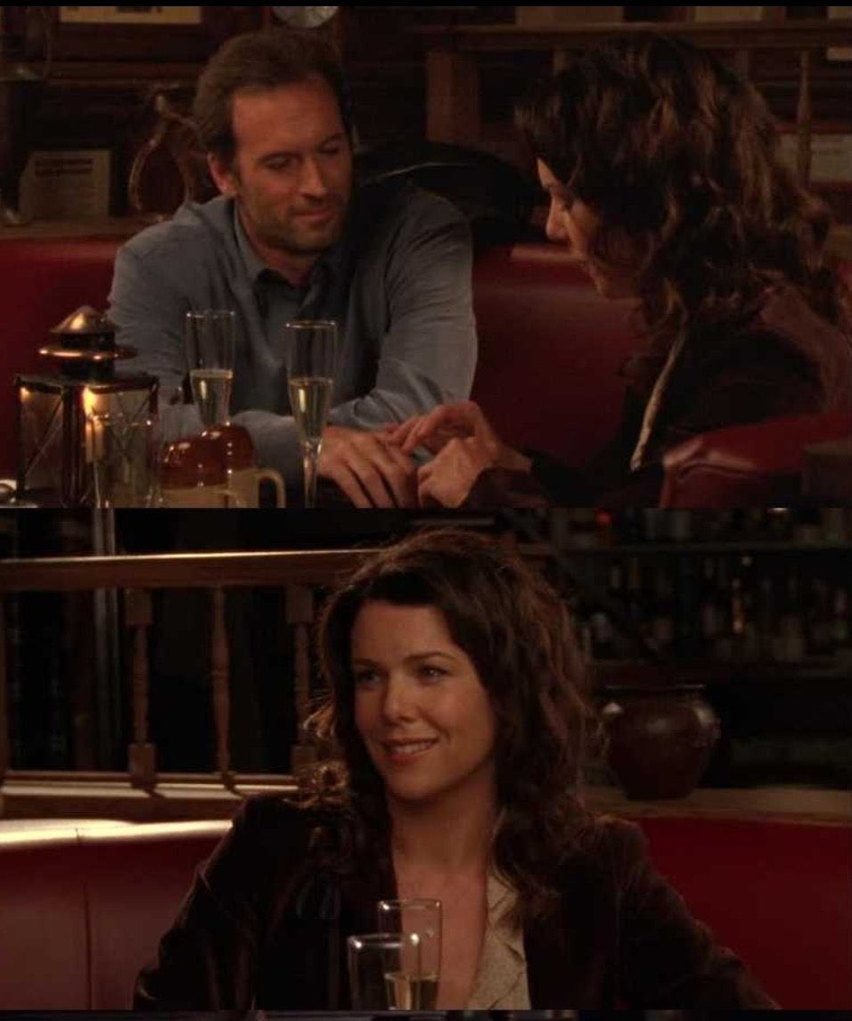 javajunkiebest's tweet photo. when lorelai found out luke kept the horoscope in his wallet for 8 years ❤️ https://t.co/XrHXWmAMgp