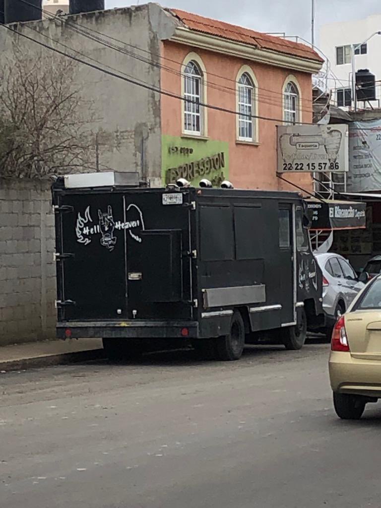 DomRichm's tweet photo. A quien corresponda! Solicitamos apoyo para retiro de puesto de alimentos sobre Av 95 Pte entre Cerrada Orquídeas y Cerrada de los ciruelos @eduardorivera01 @PueblaAyto @segom_puebla la calle es recién REHABILITADA hemos pedido no más ambulantes Sr. Eduardo Rivera @Hechizero_38 https://t.co/c0n04Y0gRB