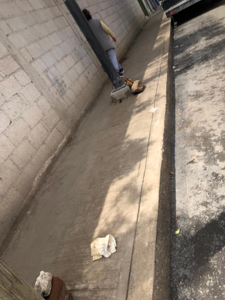 DomRichm's tweet photo. A quien corresponda! Solicitamos apoyo para retiro de puesto de alimentos sobre Av 95 Pte entre Cerrada Orquídeas y Cerrada de los ciruelos @eduardorivera01 @PueblaAyto @segom_puebla la calle es recién REHABILITADA hemos pedido no más ambulantes Sr. Eduardo Rivera @Hechizero_38 https://t.co/c0n04Y0gRB