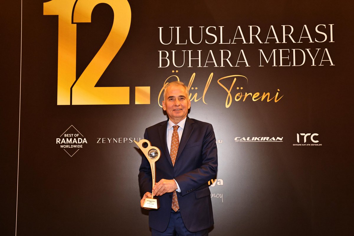 📍Ankara

12. Uluslararası Buhara Medya Ödül Töreni'nde "Yılın Büyükşehir Belediye Başkanı" ödülünü almış olmanın mutluluğu ve gururunu yaşadık.

Bizi, bu anlamlı ödüle layık gören herkese çok teşekkür ederim. Denizli'miz için hep birlikte el ele, gönül gönüle çalışmaya devam