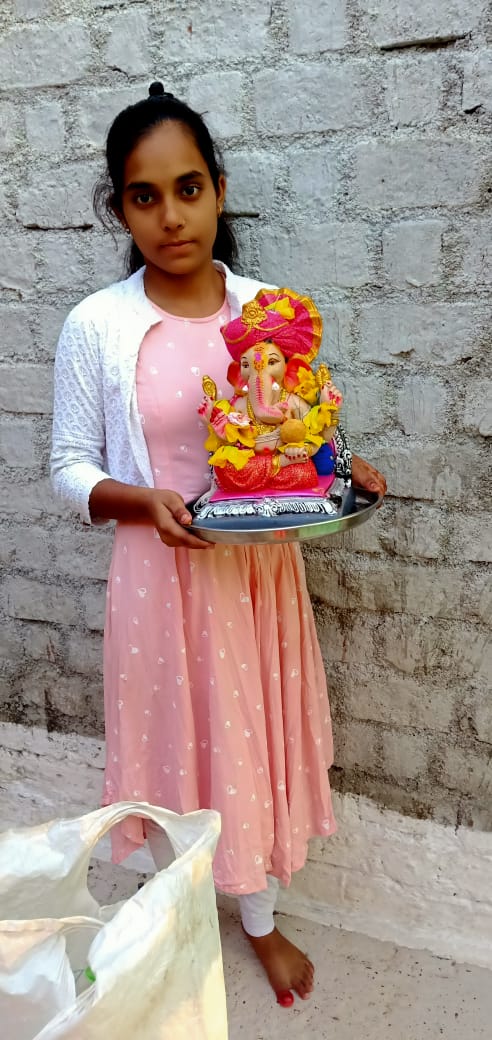 HinduBhanu's tweet photo. आदरणीय गृहमंत्री श्री @drnarottammisra जी इस बच्ची का नाम-  अंबिका विश्वकर्मा है बिटिया की आयु  14 वर्ष है, जो दिनांक -3/10/2023 , समय- सुबह 5:10, स्थान - अपने घर विदिशा से लापता है आज 9 दिन से ऊपर बीत गए हैं
बच्ची की अभी तक कोई खबर नहीं मिली है (1/2) https://t.co/s1yasxIWzr