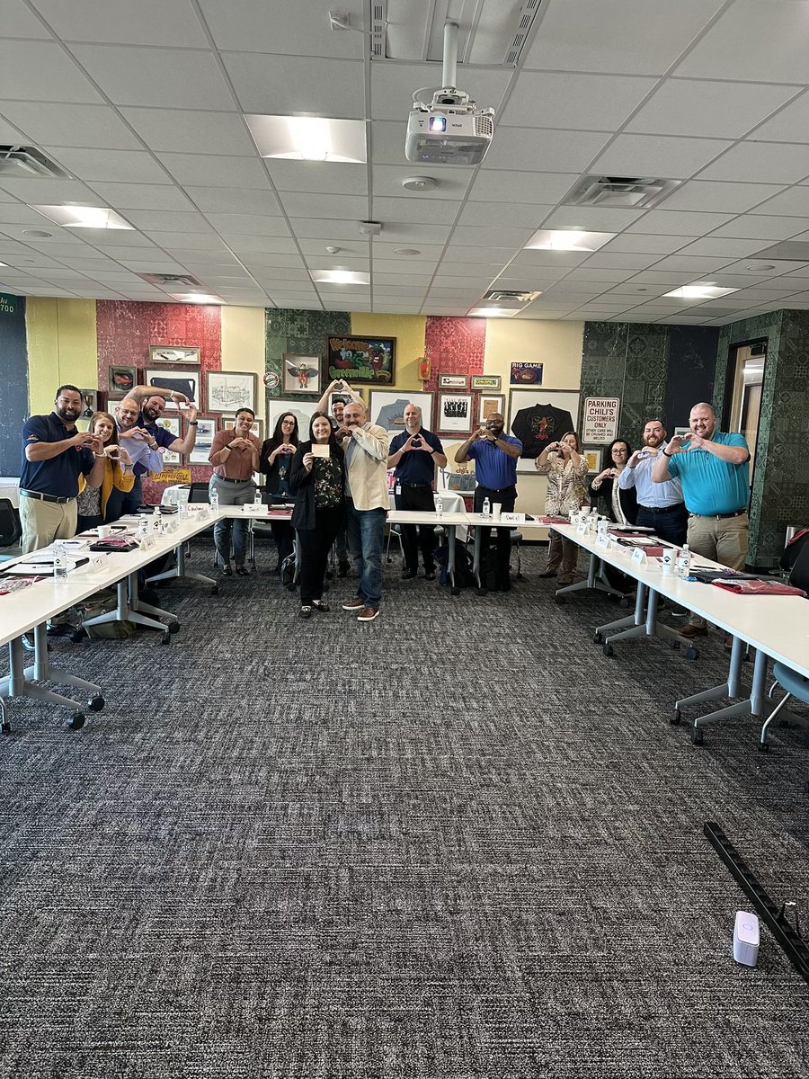 djarose89's tweet photo. It’s been an amazing experience to support LEAD these last few sessions! An extremely rewarding experience to be apart of all of your journeys!!! Making friends along the way ❤️‍🔥🌶️ #chilislove #chiliheadlife https://t.co/hMOR5zqAgg
