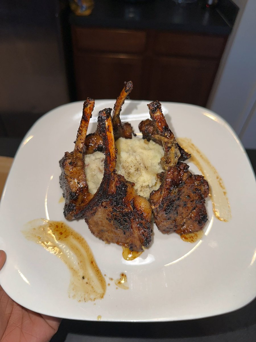 ellisthechef's tweet photo. I'm ellis from Louisville, this is my art 👨🏾‍🍳 https://t.co/qzAiayTvyq