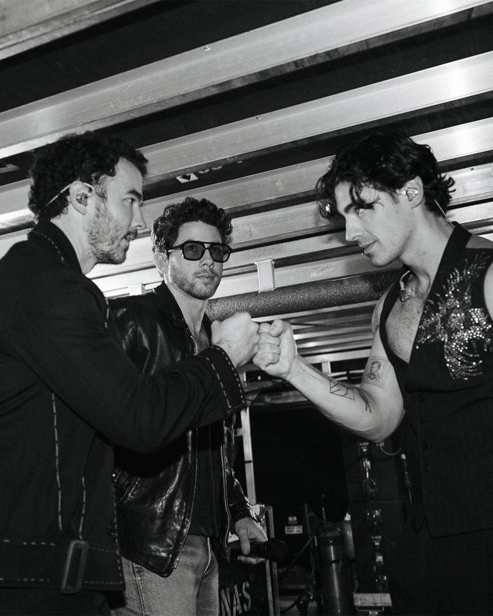 Jonas Brothers tweet media