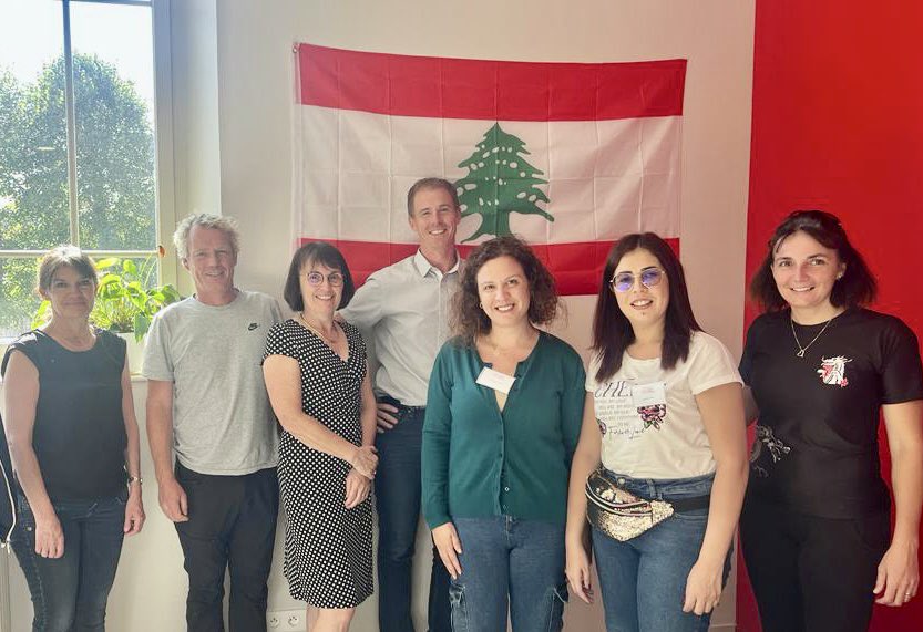 EEhamady's tweet photo. Bienvenue à Rouba et Angi professeures libanaises 🇱🇧 en stage de dix jours à #lyceejarennes avec #Francophonia « le français en partage ». https://t.co/rh1XG9fPsO