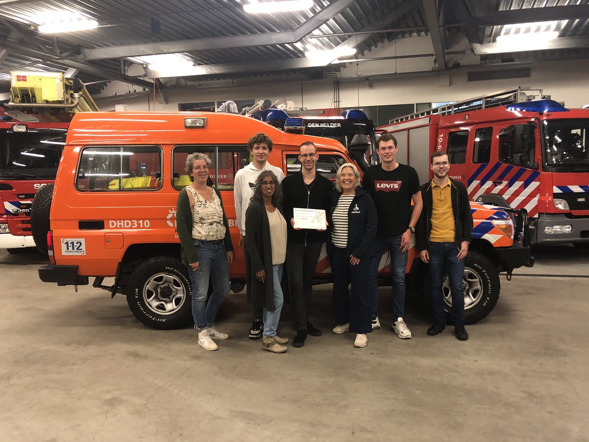 Reddingsbrigade Den Helder 
Gefeliciteerd!
Vanavond heb ik, namens <a href="/Rabobank/">Rabobank</a> 
het bestuur mogen verrassen met een mooie cheque !
Jullie willen dit gaan besteden aan de aanschaf van portofoons !
Meer weten? Kijk op rabobank.nl/clubsupport
#raboclubsupportNHN 
#goedvoordeclub