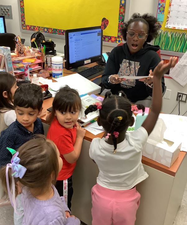 D30PreK's tweet photo. Last week, we met some members of our school community. Today, our friends visited these members and gifted them with something special, thanking them for all that they do!  #goodforALLchildren #3kforall #prekforall #district30 https://t.co/P2QgyF10RG
