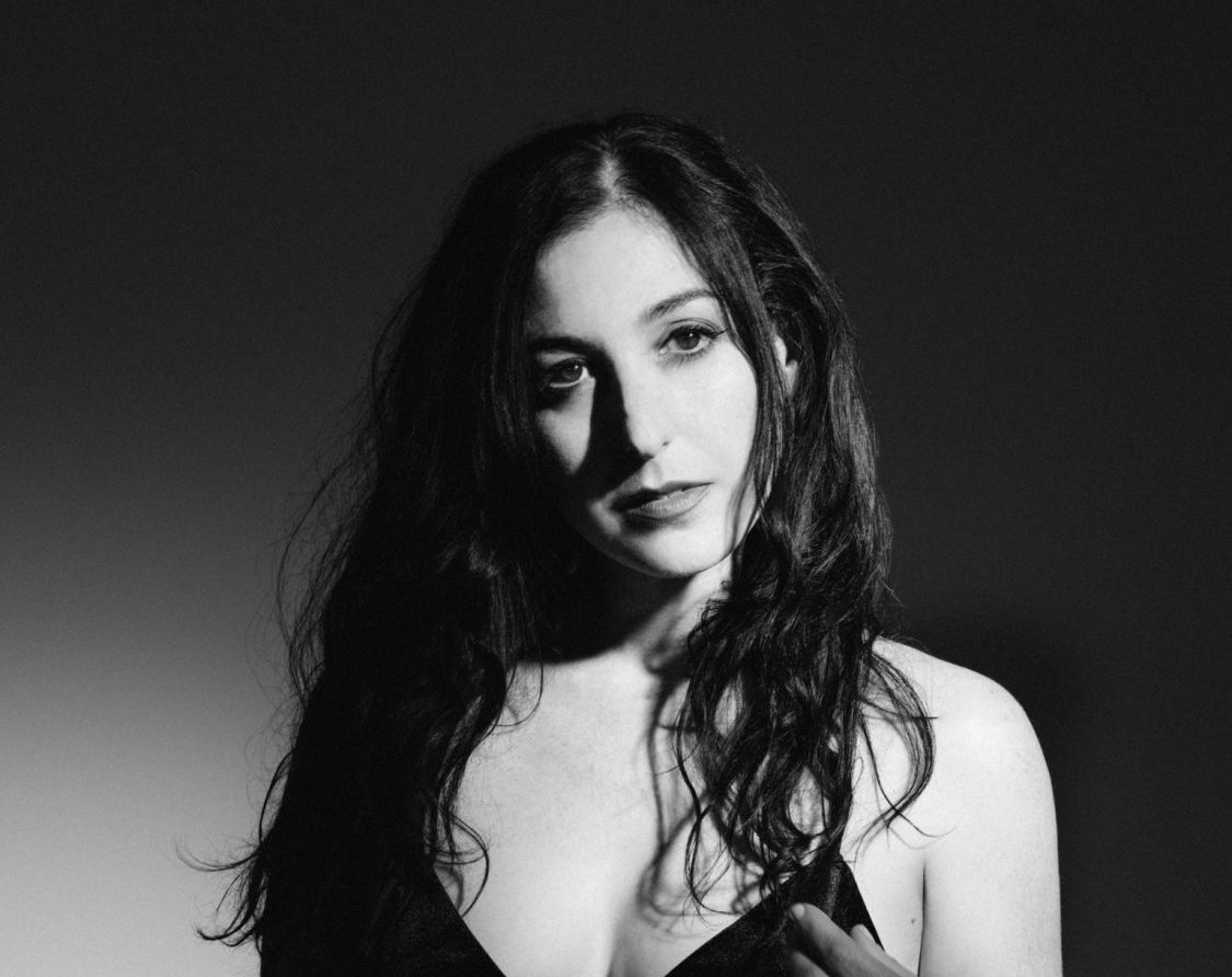 .@marissanadler pays tribute to Robbie Robertson with a beautiful cover of The Band's 'Whispering Pines' covermesongs.com/2023/10/mariss…