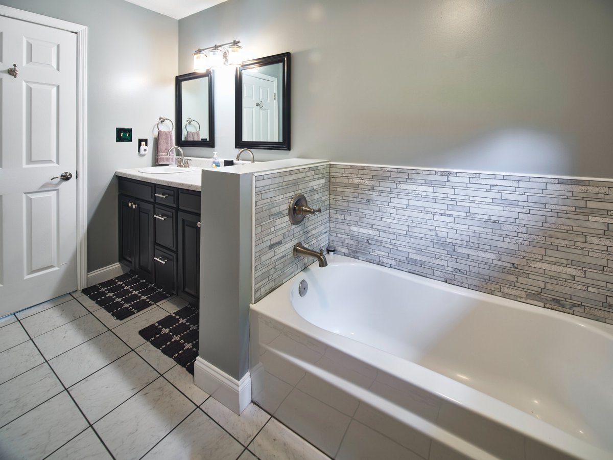 ExecutivePlaces's tweet photo. Beautiful Morristown Home For Rent - $2,500 mnth - includes washer and dryer, utilities, cable tv, wifi, appliances, and lawncare. This one will not last! Call (423) 317-7657 now. https://t.co/Kx212E3QH0