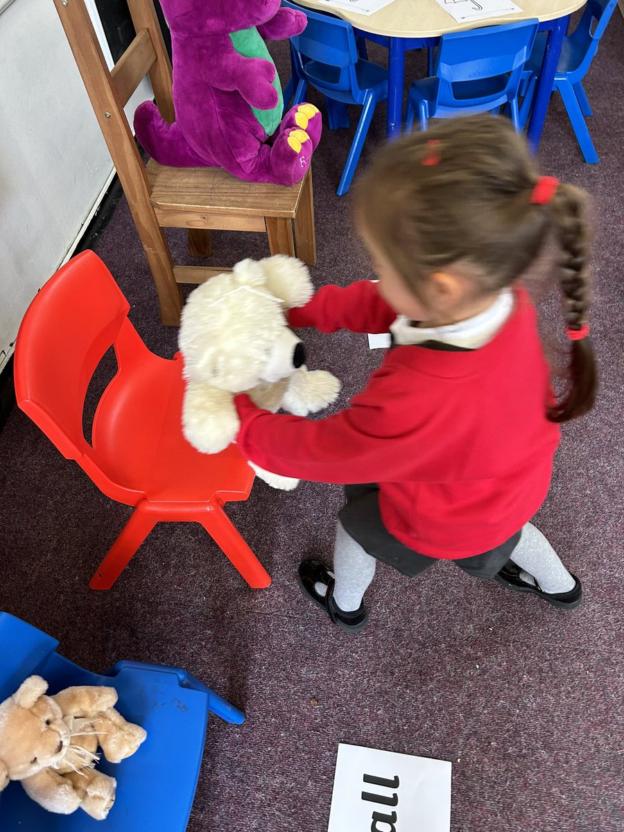 Roscoe_Primary's tweet photo. Reception had to help the three bears in maths this week; matching and sorting their belongings through sizing! 🧸🥣☕️ #RP_Reception #RP_Maths https://t.co/VUF5oKBMOl