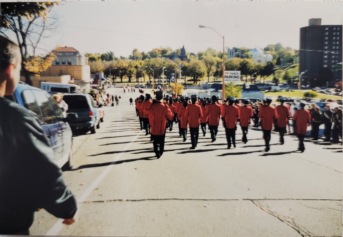 Ccr3Music's tweet photo. Same parade, 1 block and 24 years apart! 1999-2023 🎵 @PlattsburgTiger @PlattsburgHS @CCMSTigers https://t.co/BPGISfkqjJ