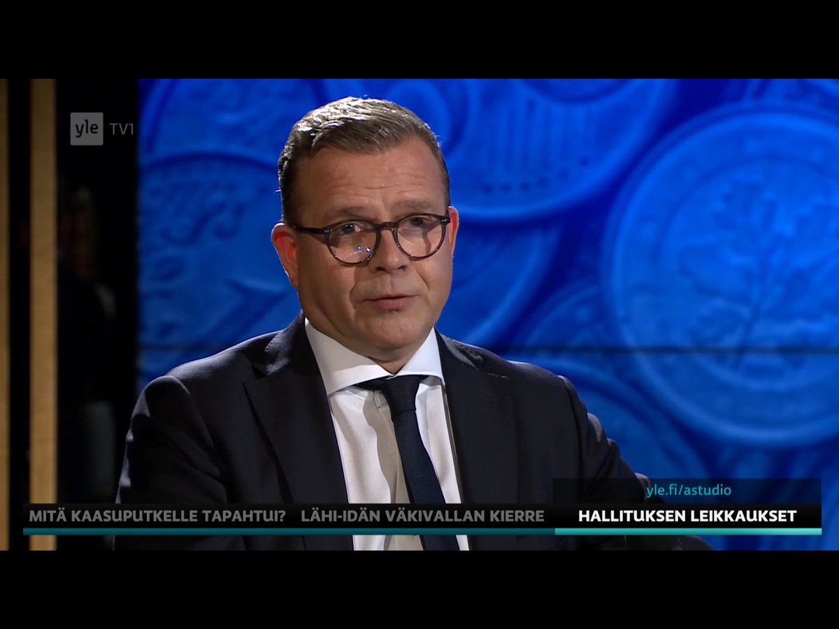 PekkarinenElina's tweet photo. Pääministeri Petteri-kiltti 🤦‍♀️
Ymmärrätkö, että 40 % köyhistä lapsiperheistä on sellaisia, joissa huoltaja KÄY JO töissä? Miten he voisivat enää tehdä enempää?

@YleAstudio 
@PetteriOrpo 
@sannigrahn 

#LapsenOikeudet
#lapsiköyhyys https://t.co/fs76coVkQv